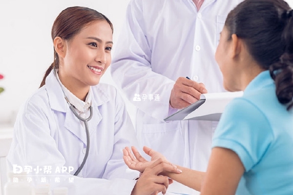 塗眼影和試紙是否出現兩條槓沒有關係