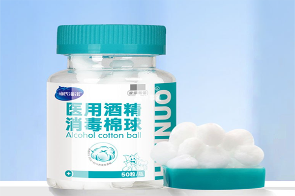 不能用酒精棉球給寶寶擦身子