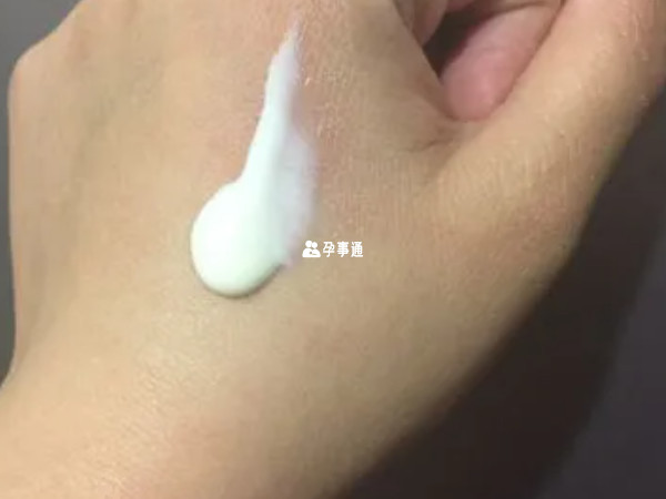殘留的防晒霜會堵塞毛孔