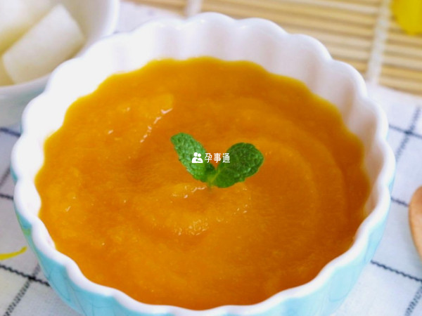 六個月寶寶吃輔食也要喝奶